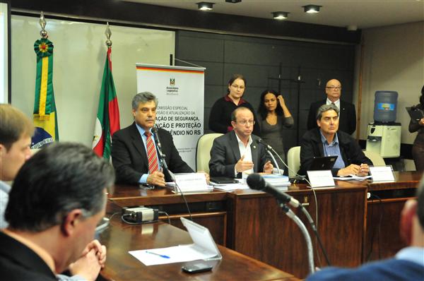 Minuta de nova lei de prevenção de incêndio apresentada na Alergs