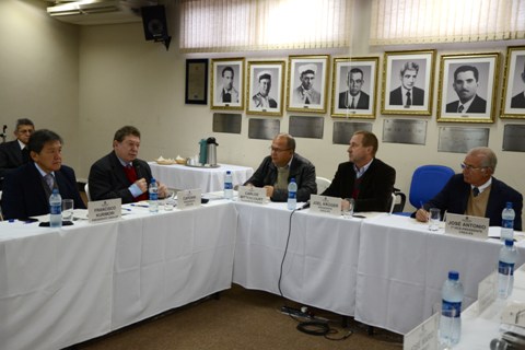 Presidentes dos CREAs Sul e Sudeste reunidos em Curitiba