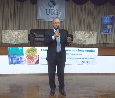Vice-presidente do CREA-RS palestra durante a Semana das Engenharias da URI