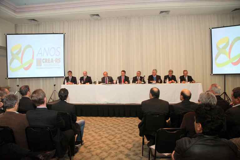 Centenas de pessoas prestigiam solenidade de 80 anos do CREA-RS