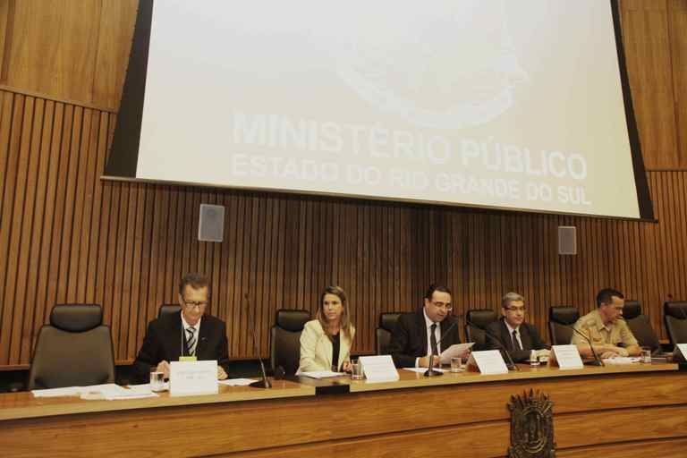 Entidades e município debatem os entraves e soluções à área da construção civil