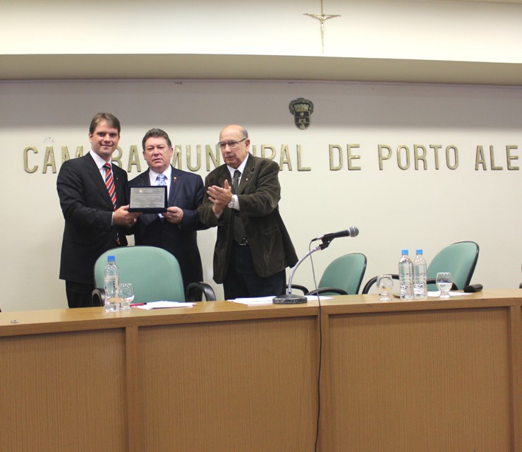 Câmara de Vereadores de Porto Alegre homenageia CREA-RS