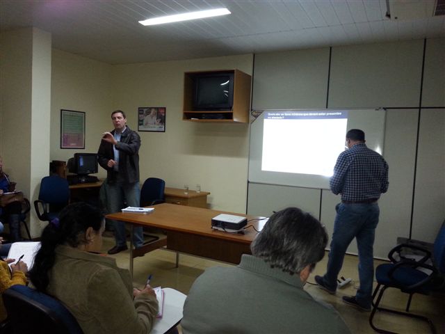 Palestra orienta profissionais de Três Passos sobre Registro de Atestado