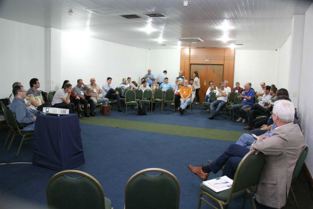 CREA-RS presente ao encontro de entidades de classe do Paraná