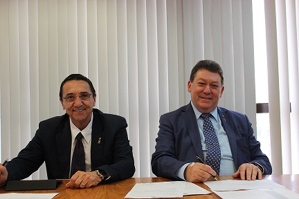 Eng. Capoani assina termo de transferência de cargo para 1º vice-presidente