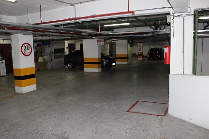 Sede com estacionamento exclusivo para profissionais