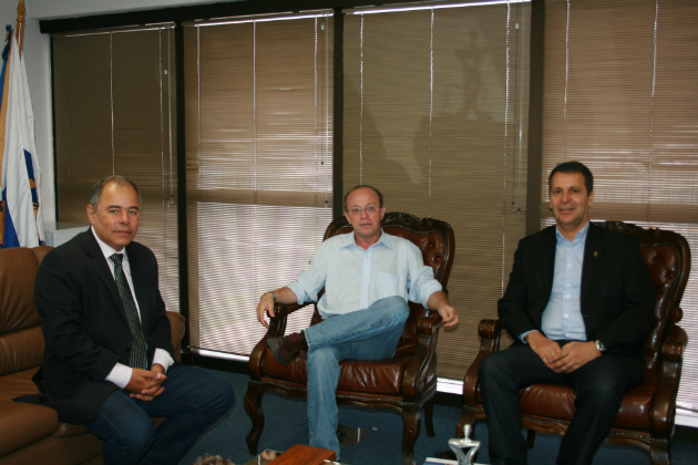 CREA-RS recebe a visita do deputado Villaverde