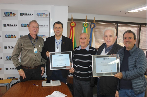 CREA-RS homenageia funcionários aposentados