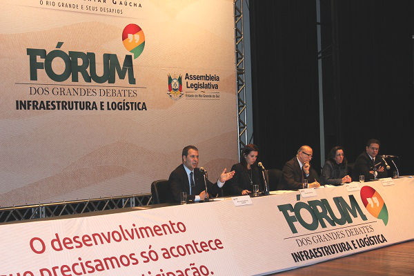 3º Painel: Presidente do CREA-RS questiona investimentos aeroviários no RS