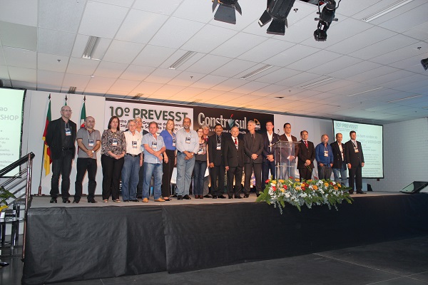 Engenheiros de Segurança do Trabalho reunidos no 10º Prevesst