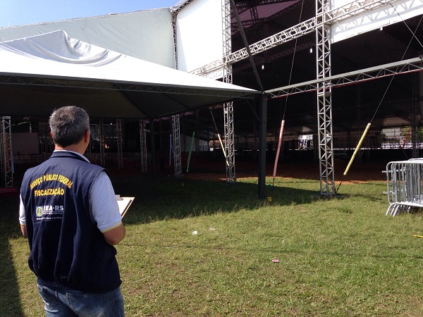 Área de Engenharia Civil e Parque Oktoberfest recebem blitz de fiscalização
