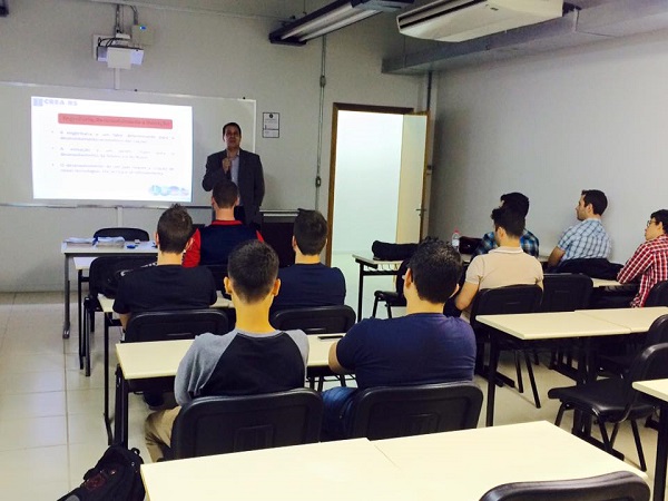 CREA-RS realiza palestra sobre avanços da engenharia para alunos da Feevale