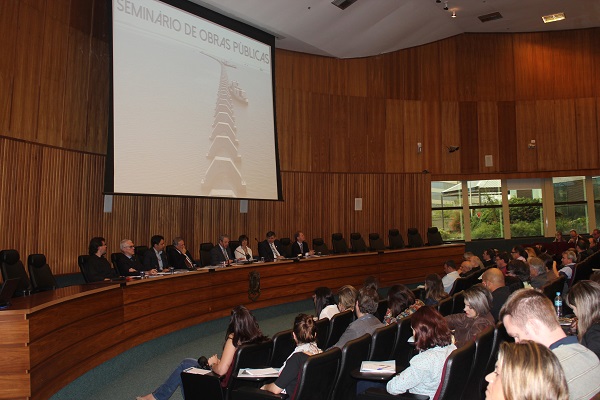 Seminário aborda entraves em obras públicas e propõe soluções