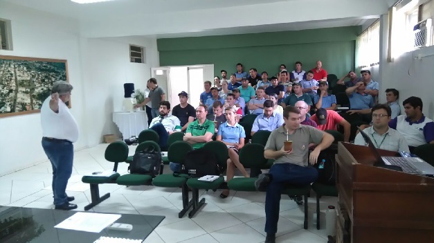 Novo Receituário Agronômico foi discutido com profissionais de Três Passos