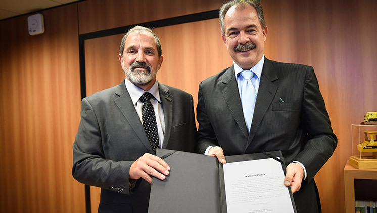 Geólogo Hansen assume como reitor da Unipampa