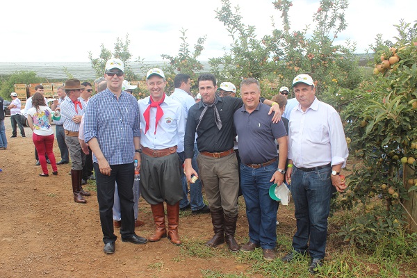 CREA-RS presente na abertura da safra de maçã de Vacaria