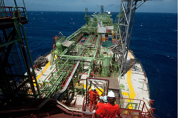 Petrobras anuncia início de produção de área do pré-sal