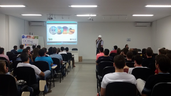 Palestras institucionais do CREA-RS apresentam Sistema Profissional a estudantes