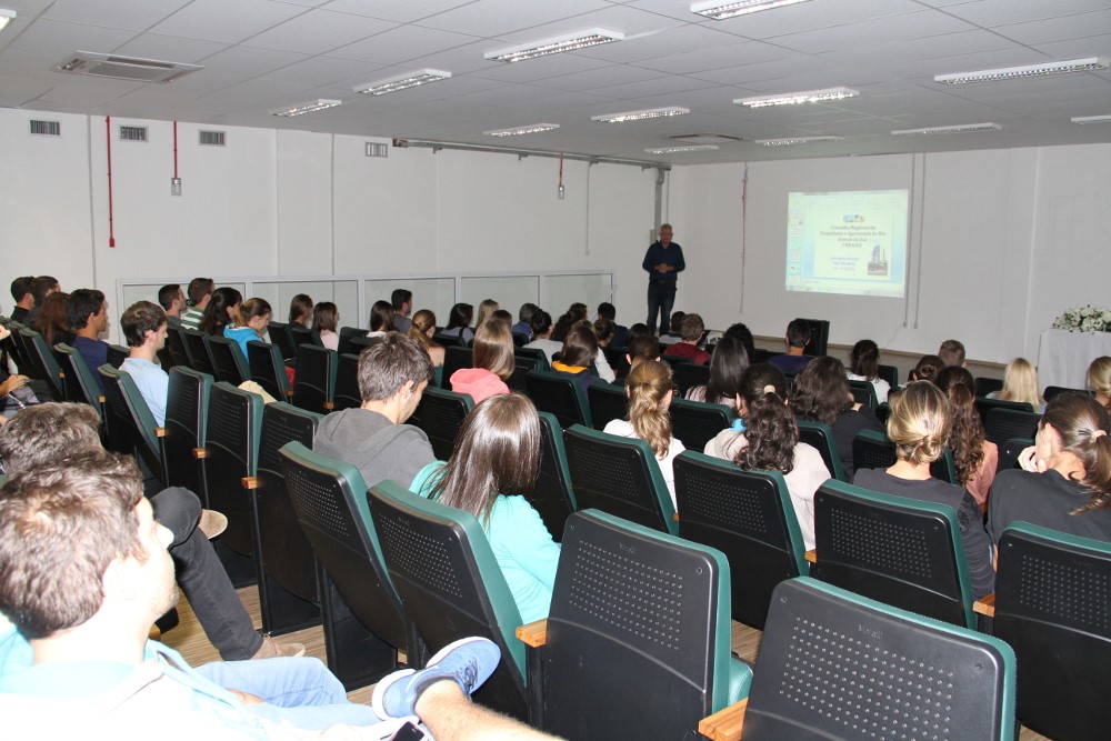 Palestra sobre a profissão de Engenheiro Ambiental em Erechim