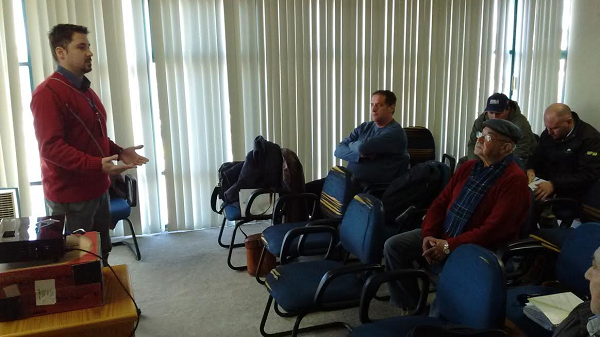 Agrônomos de Santana do Livramento participam de palestra sobre receituário