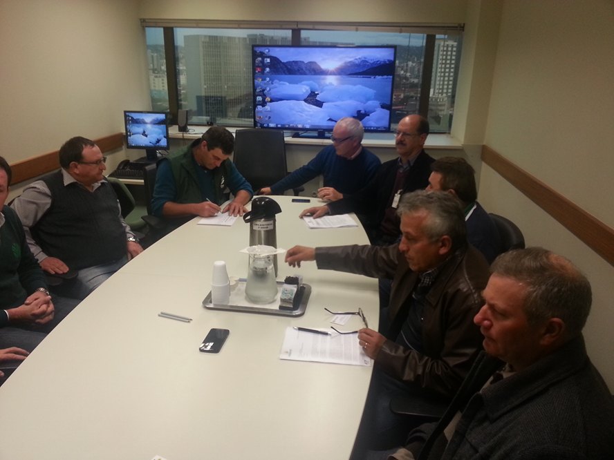 CREA-RS presente em discussão sobre receituário agronômico