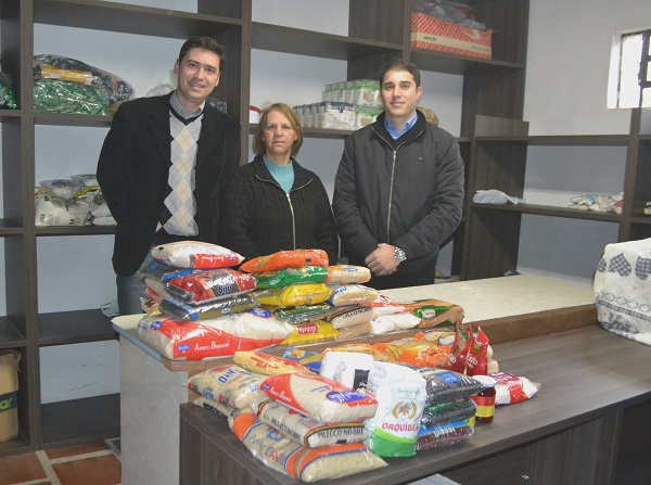 AEARV entrega alimentos para Ação Social São Roque