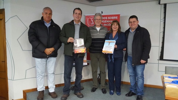 Presidente do CREA-RS prestigia lançamento de livro técnico