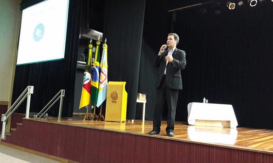 Alunos da Furg recebem presidente do Conselho