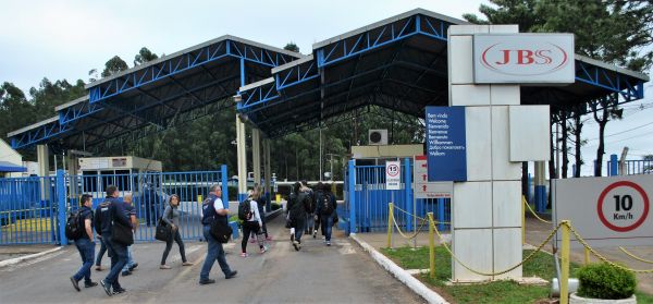 Começa operação de força-tarefa comandada pelo MPT na JBS, em Passo Fundo
