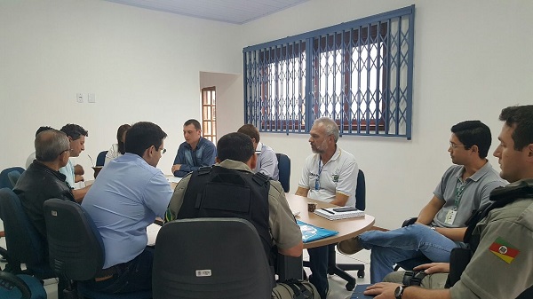 Reunião define força-tarefa de fiscalização sobre uso de defensivos agrícolas