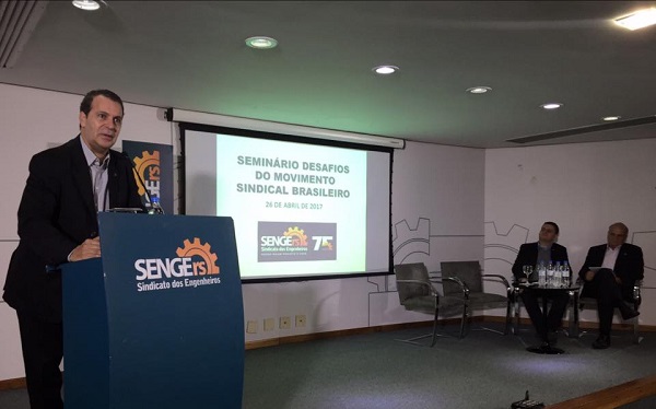 CREA-RS debate contexto brasileiro em seminário do SENGE-RS