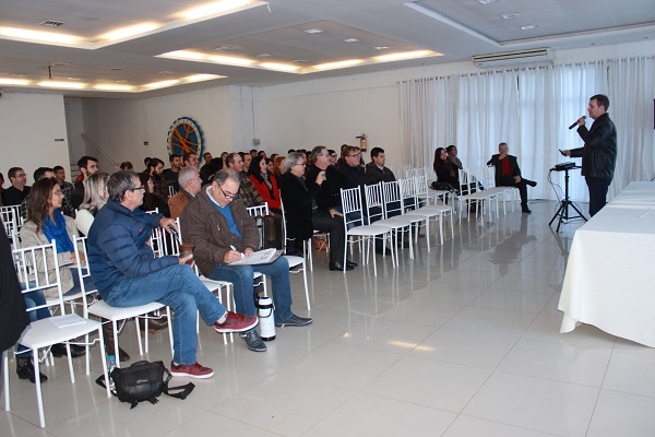 Acadêmicos da UniRitter participam de palestra do CREA-RS na Sergs