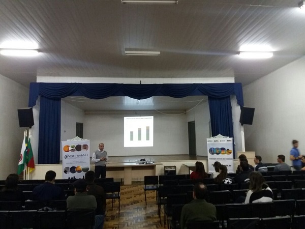 Dejetos suínos foi tema de palestra da Asermau