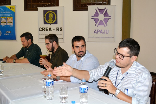 Especialistas defendem produção a pasto como melhor opção para reduzir custos