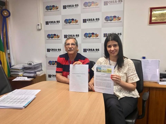 Coordenadora das Inspetorias entrega minuta do Regimento para Presidência
