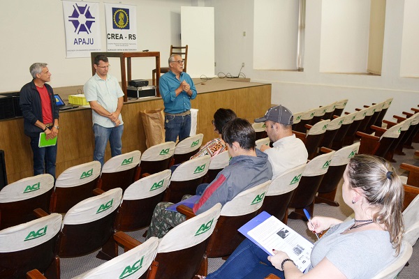 Curso orienta sobre vermicompostagem doméstica