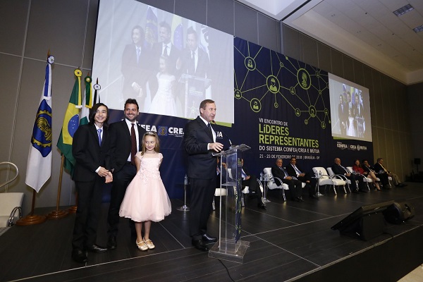 Posse do presidente Joel Krüger marca o primeiro dia do Encontro de Líderes