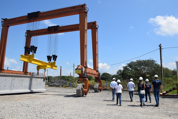 Equipe do CREA-RS em fiscalização à nova ponte do Guaíba