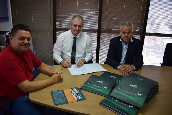 Livro registra história de 75 anos do Sindicato dos Engenheiros do RS
