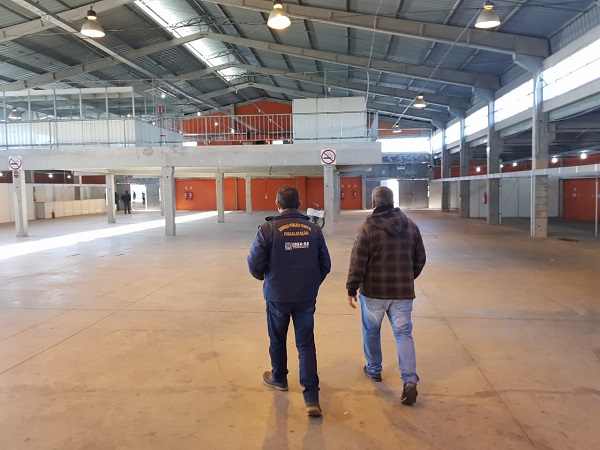 CREA-RS fiscaliza montagem da Feira Nacional do Peixe e Frutos do Mar