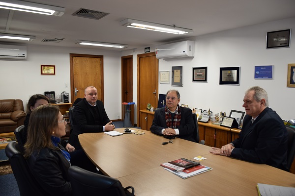 Representantes da Alcides Maya visitam o Conselho