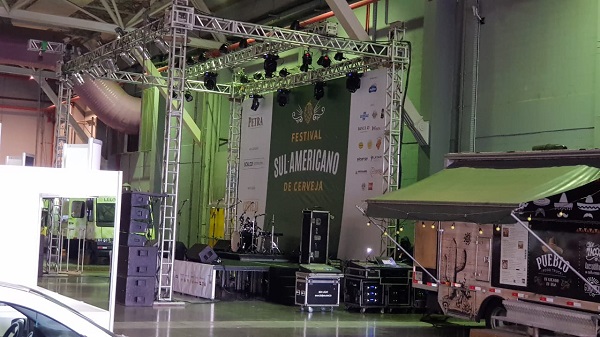 Montagem de festival de cervejas é fiscalizada pelo CREA-RS em Porto Alegre