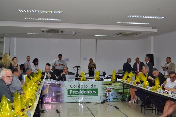 CREA-AM recebe conselhos regionais para discutir melhorias para a categoria