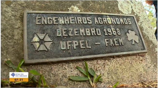 Turma de agronomia da UFPel realiza cerimônia de formatura 50 anos depois