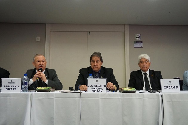 CCEEC reunida no Paraná