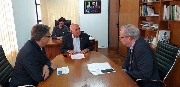Diretores do CREA-RS são recebidos pelo senador Lasier Martins