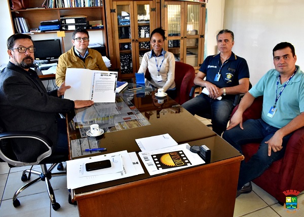 Inspetores de Alegrete visitam prefeito de Manoel Viana