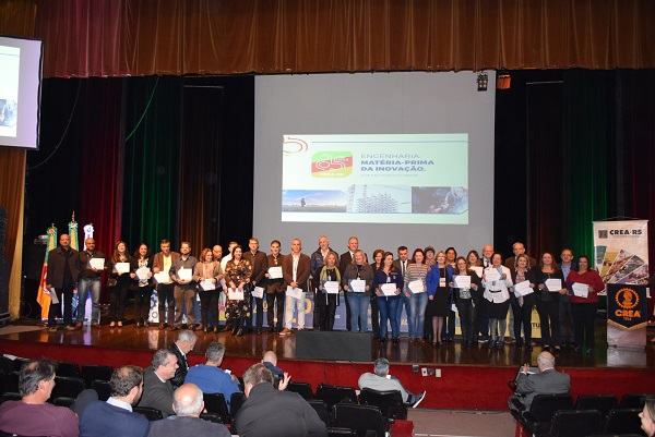 85 anos do CREA-RS é comemorado com homenagem a profissionais e funcionários