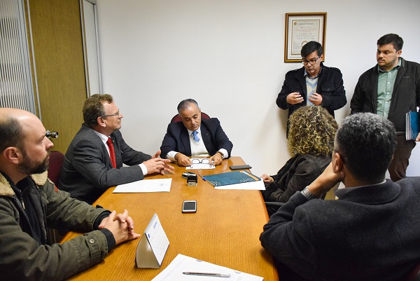 Parlamentares visitam a Cientec, fundação gaúcha em via de extinção