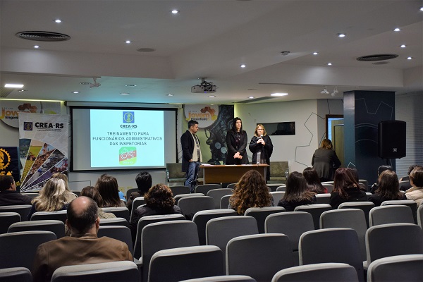 Treinamento reúne funcionários das Inspetorias do CREA-RS